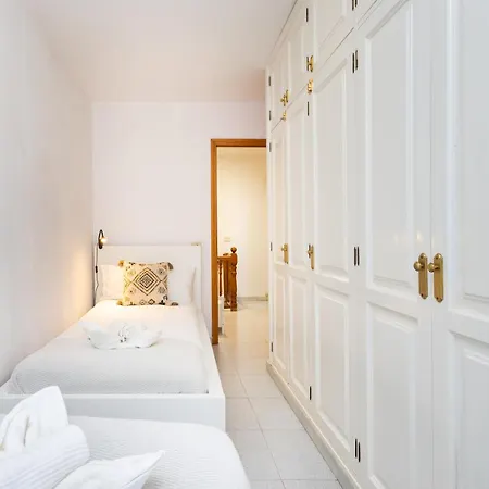 Home2book Cozy Coastal Duplex & Pool, Caletillas