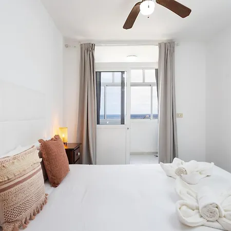 Home2book Cozy Coastal Duplex & Pool, Caletillas 아파트 *