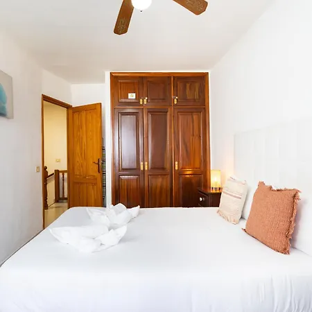 Home2book Cozy Coastal Duplex & Pool, Caletillas 坎德拉里亚