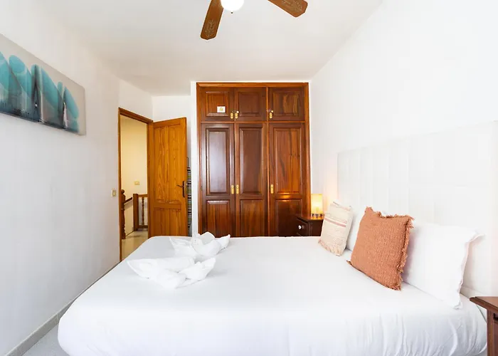 Home2book Cozy Coastal Duplex & Pool, Caletillas 칸델라리아